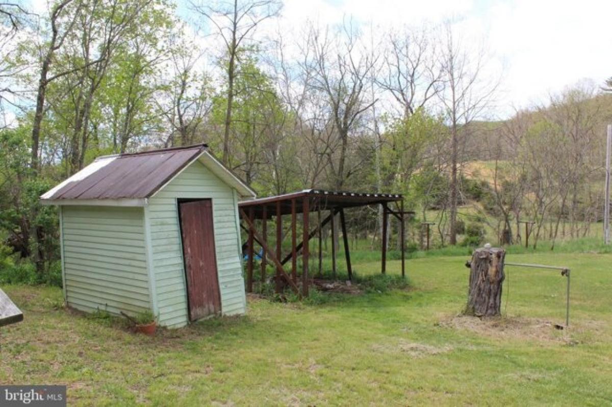 Picture of Home For Sale in Upper Tract, West Virginia, United States