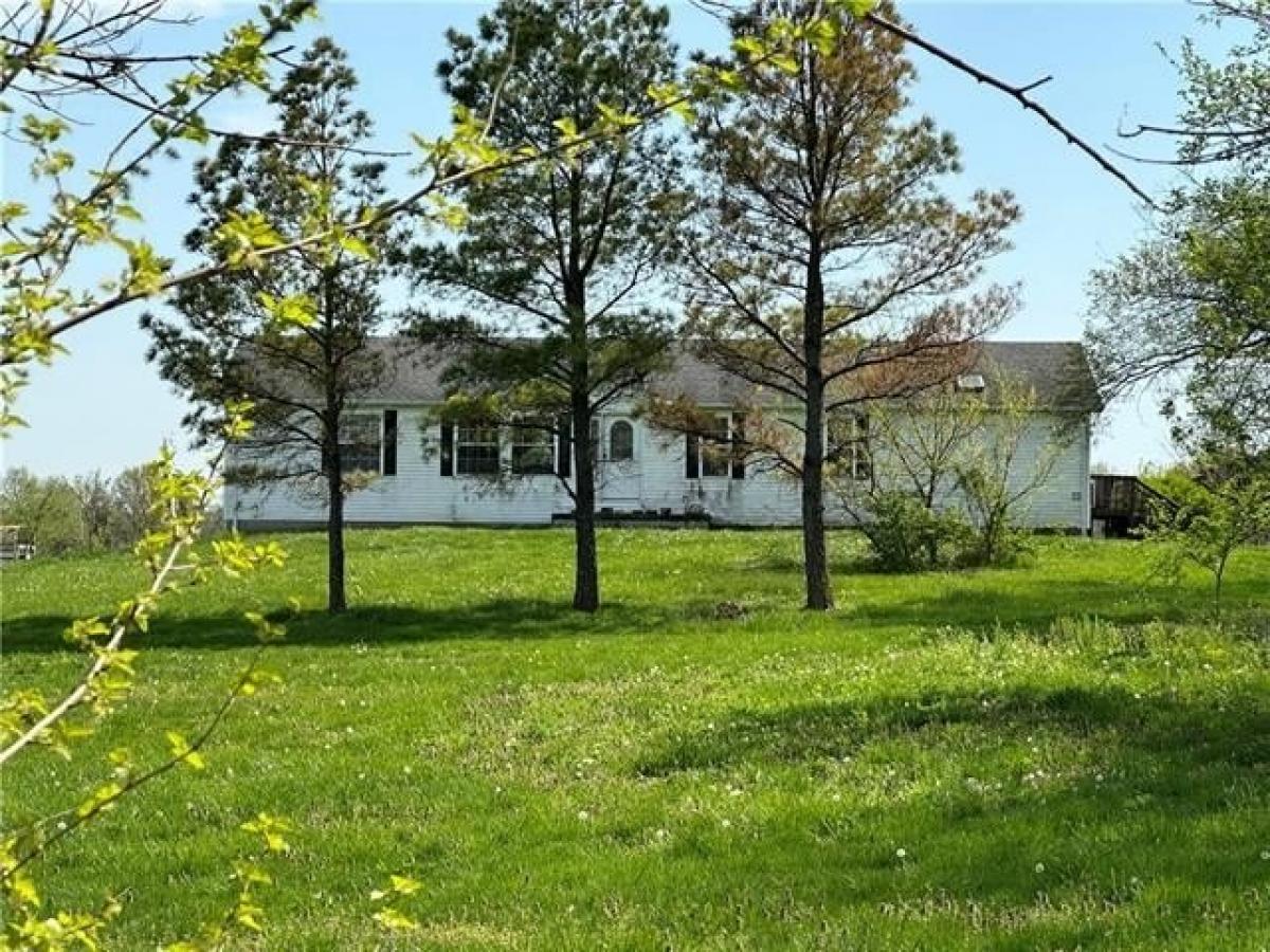 Picture of Home For Sale in Centerview, Missouri, United States