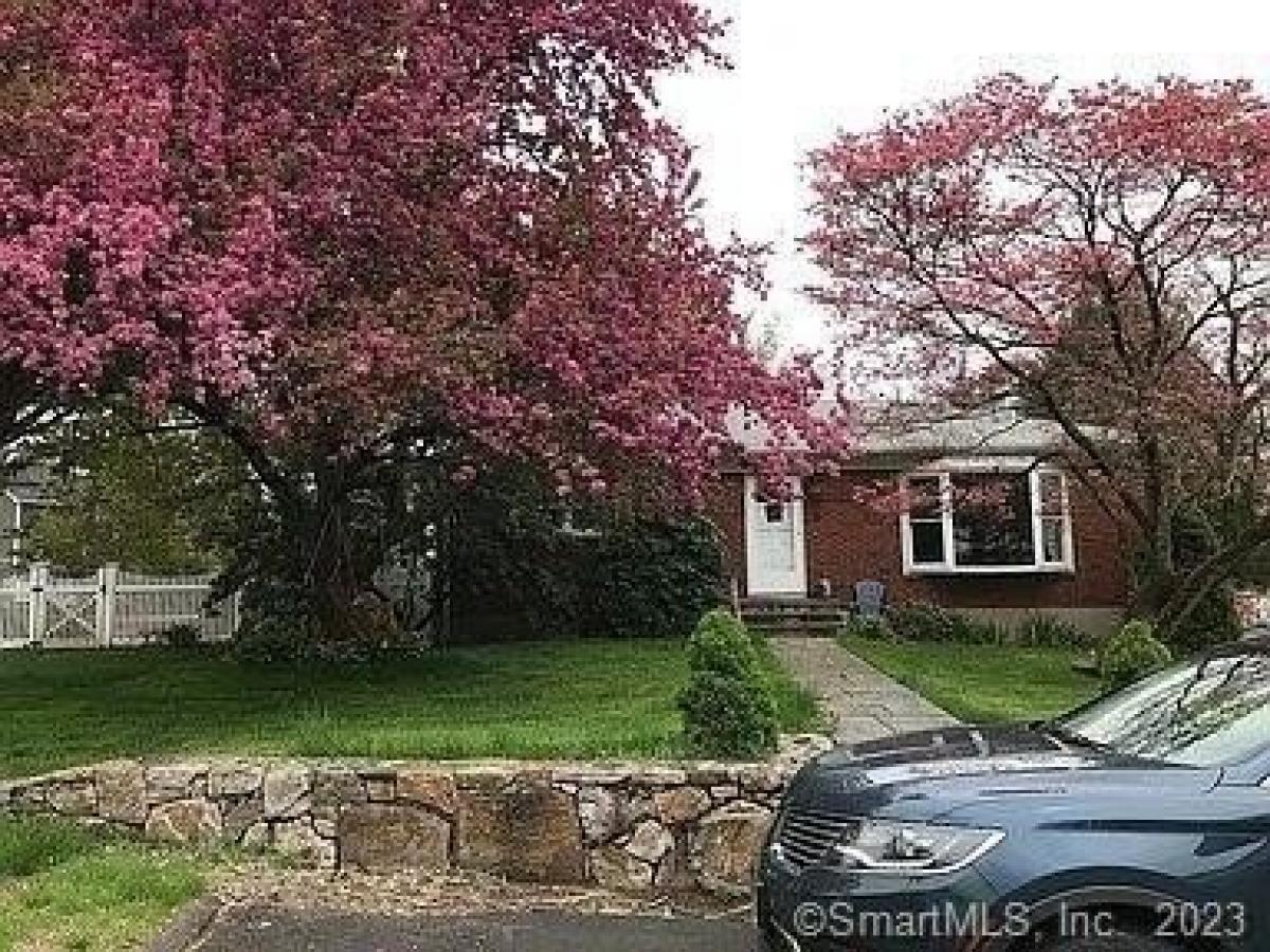 Picture of Home For Sale in Naugatuck, Connecticut, United States