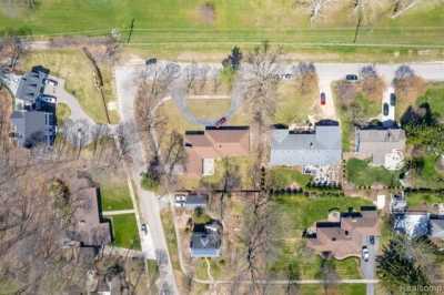 Home For Sale in Beverly Hills, Michigan