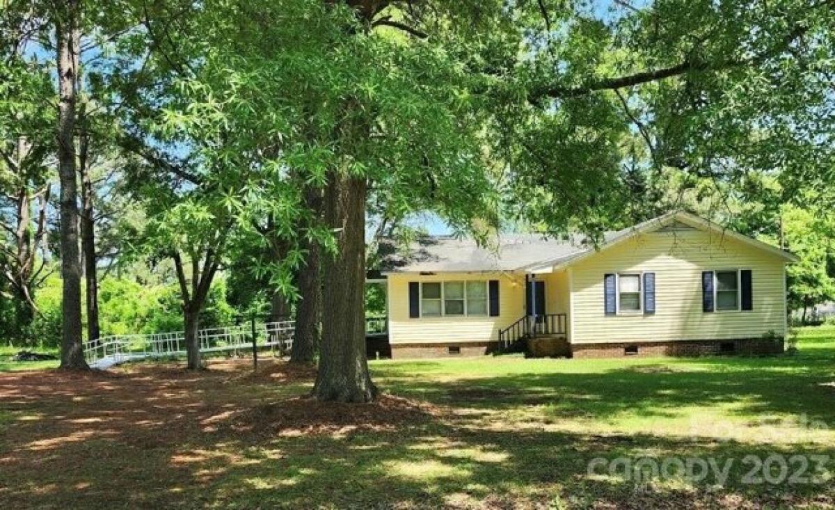 Picture of Home For Sale in Windsor, North Carolina, United States