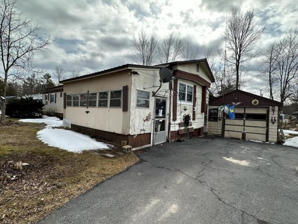 Picture of Home For Sale in Plattsburgh, New York, United States