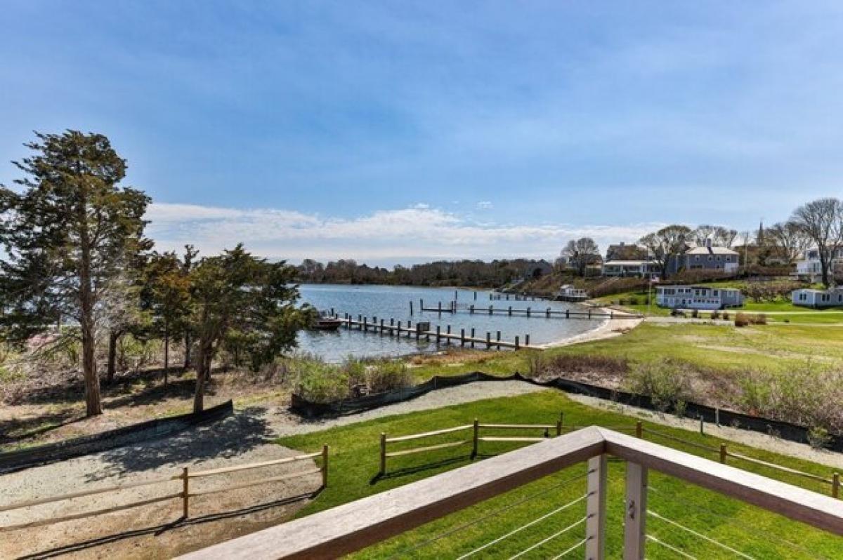Picture of Home For Sale in Cotuit, Massachusetts, United States