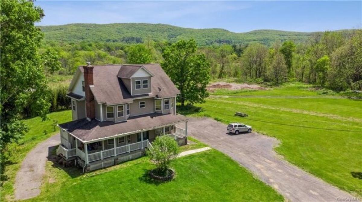 Picture of Home For Sale in Central Valley, New York, United States