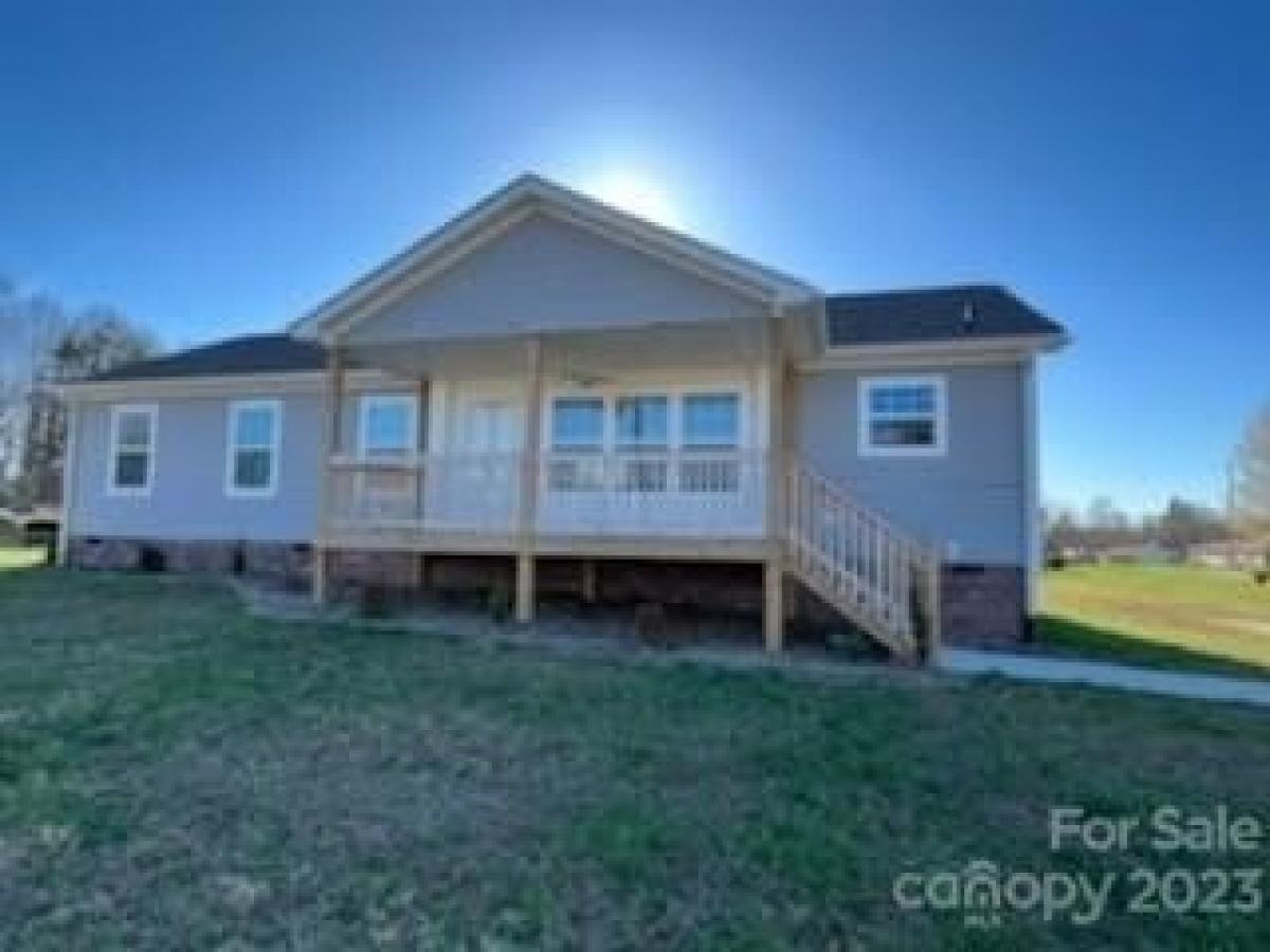 Picture of Home For Sale in Wilkesboro, North Carolina, United States