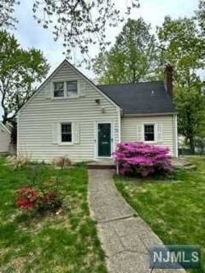 Home For Sale in Teaneck, New Jersey