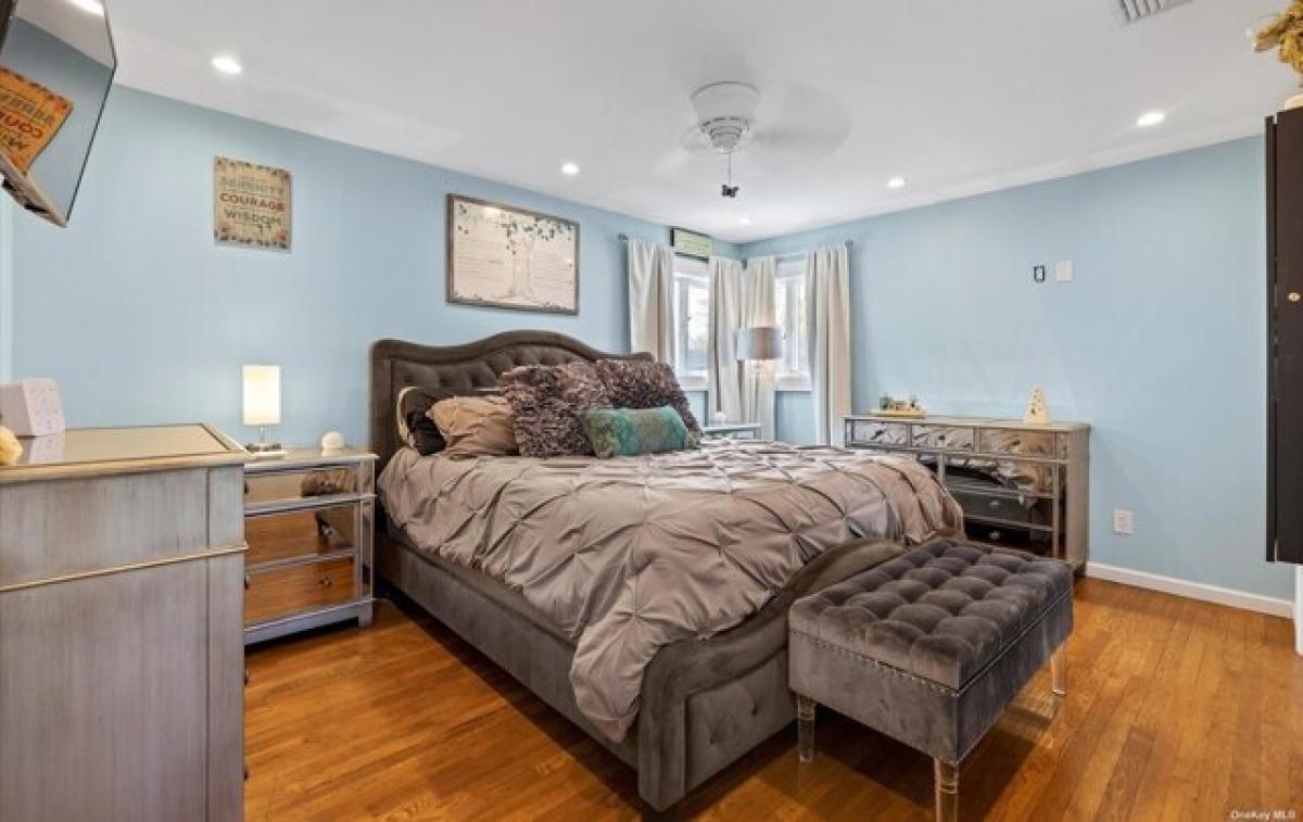 Picture of Home For Sale in Bellmore, New York, United States