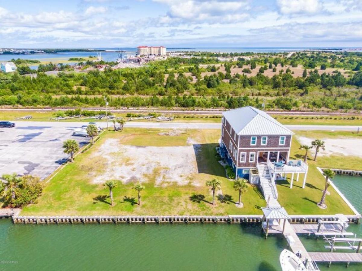 Picture of Residential Land For Sale in Morehead City, North Carolina, United States