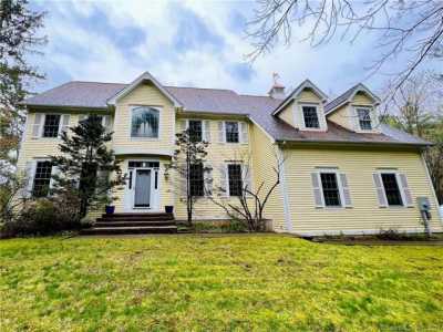 Home For Sale in Avon, Connecticut