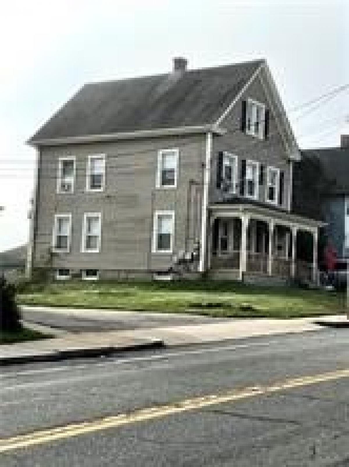 Picture of Home For Sale in Westerly, Rhode Island, United States