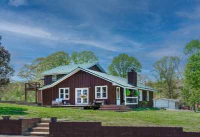 Home For Sale in Burns, Tennessee