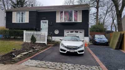 Home For Sale in Huntington Station, New York