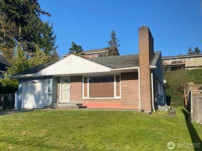 Home For Sale in Fircrest, Washington