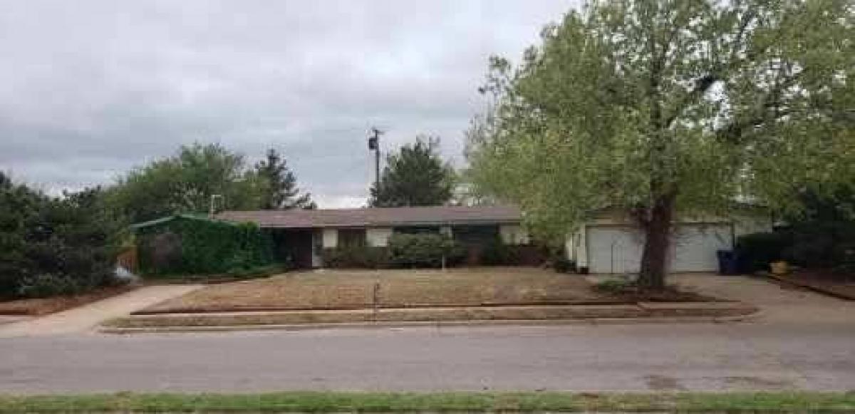 Picture of Home For Sale in Burns Flat, Oklahoma, United States