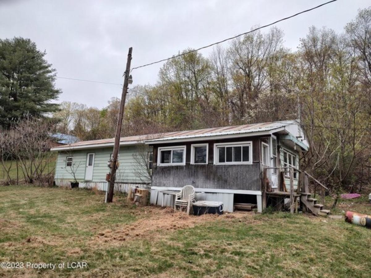 Picture of Home For Sale in Sweet Valley, Pennsylvania, United States