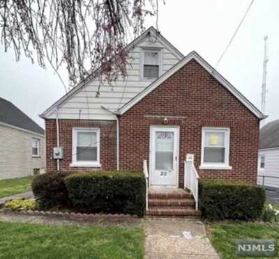 Home For Sale in Woodbridge, New Jersey