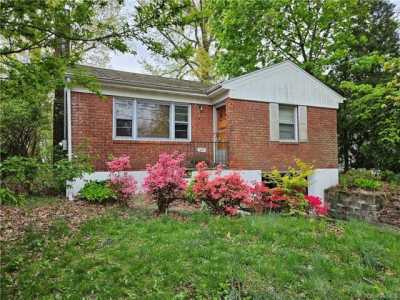 Home For Sale in Hartsdale, New York