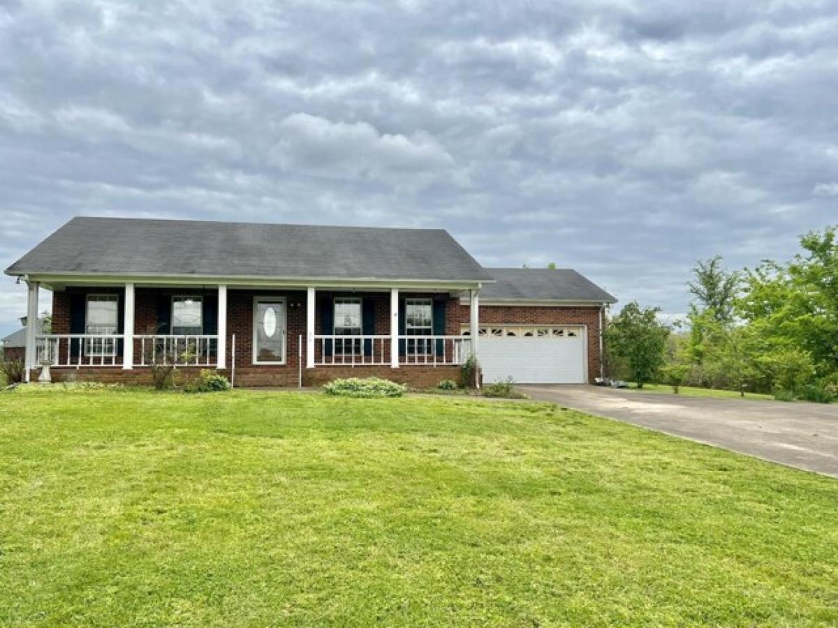 Picture of Home For Sale in Lawrenceburg, Tennessee, United States