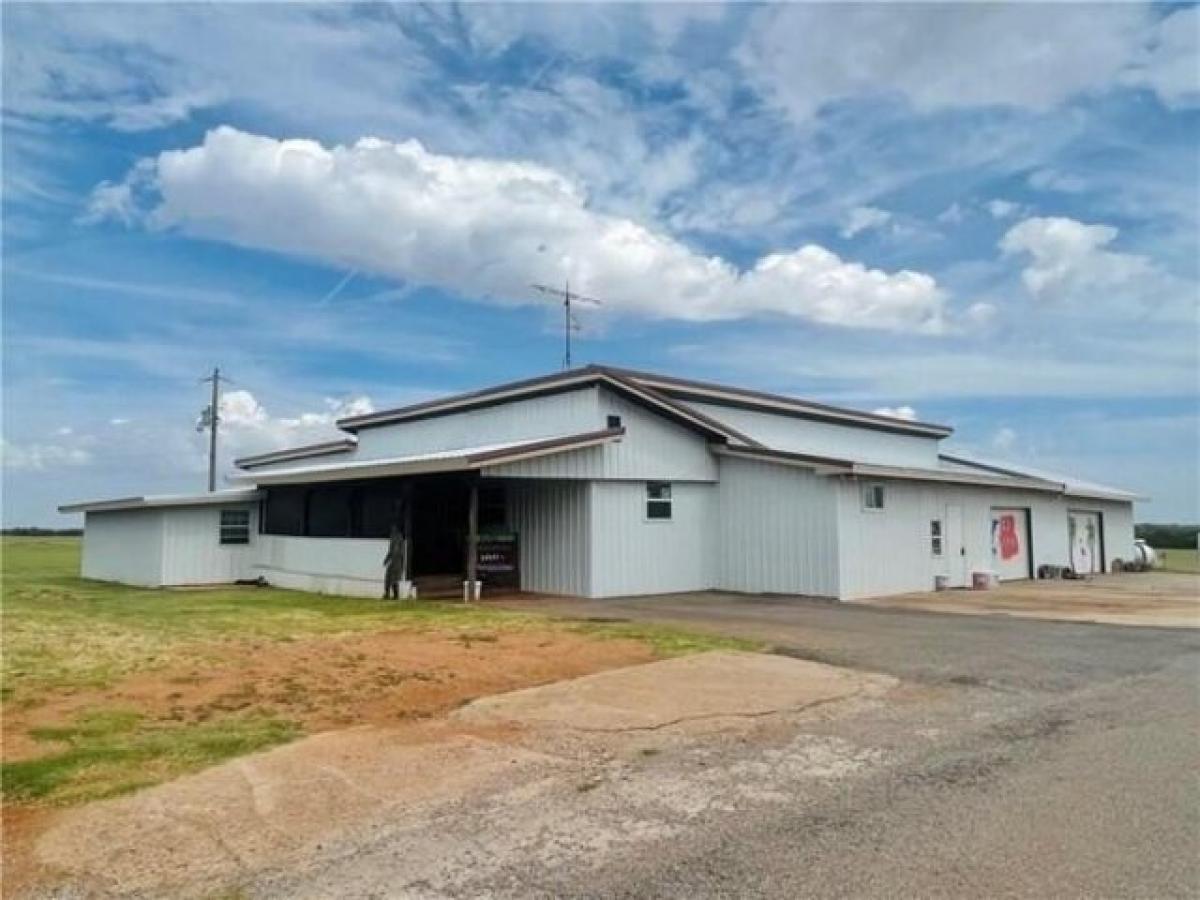 Picture of Home For Sale in Canute, Oklahoma, United States