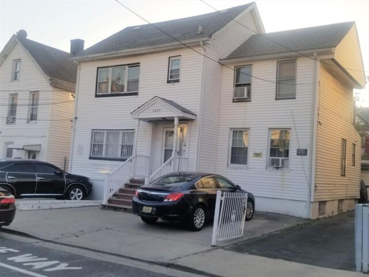 Picture of Home For Sale in Union City, New Jersey, United States