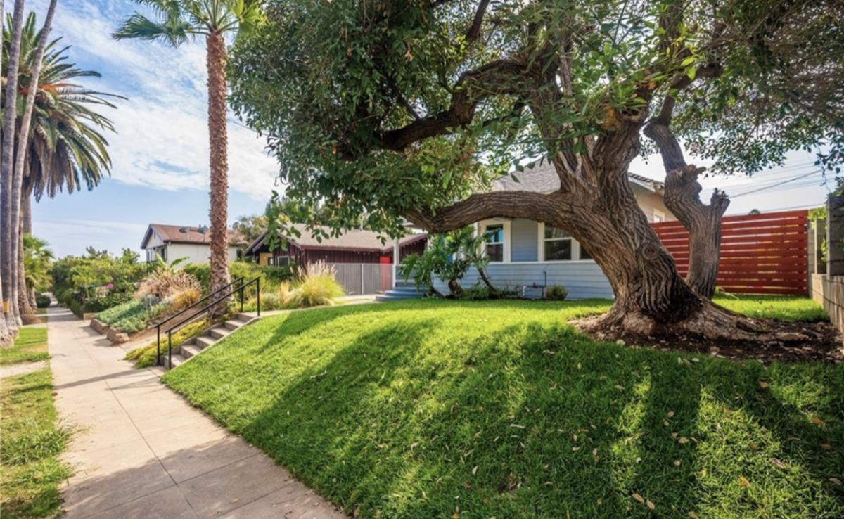 Picture of Apartment For Sale in Los Angeles, California, United States