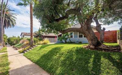Apartment For Sale in Los Angeles, California