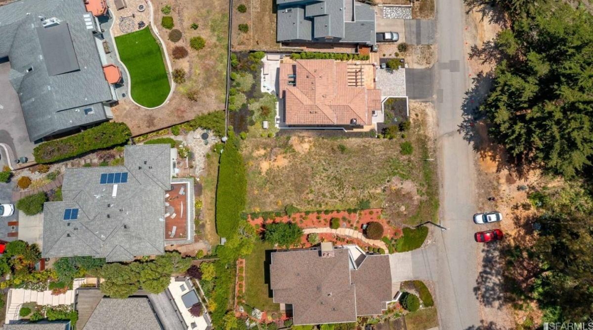 Picture of Residential Land For Sale in El Granada, California, United States