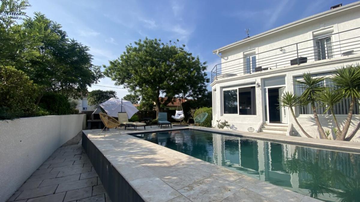 Picture of Commercial Building For Sale in Beziers, Languedoc Roussillon, France