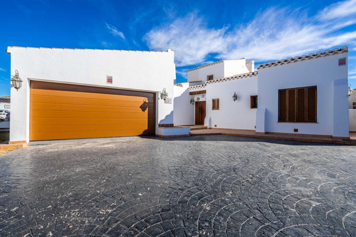 Picture of Villa For Sale in El Valle Golf Resort, Murcia, Spain