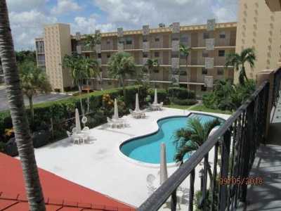 Condo For Sale in Hollywood, Florida