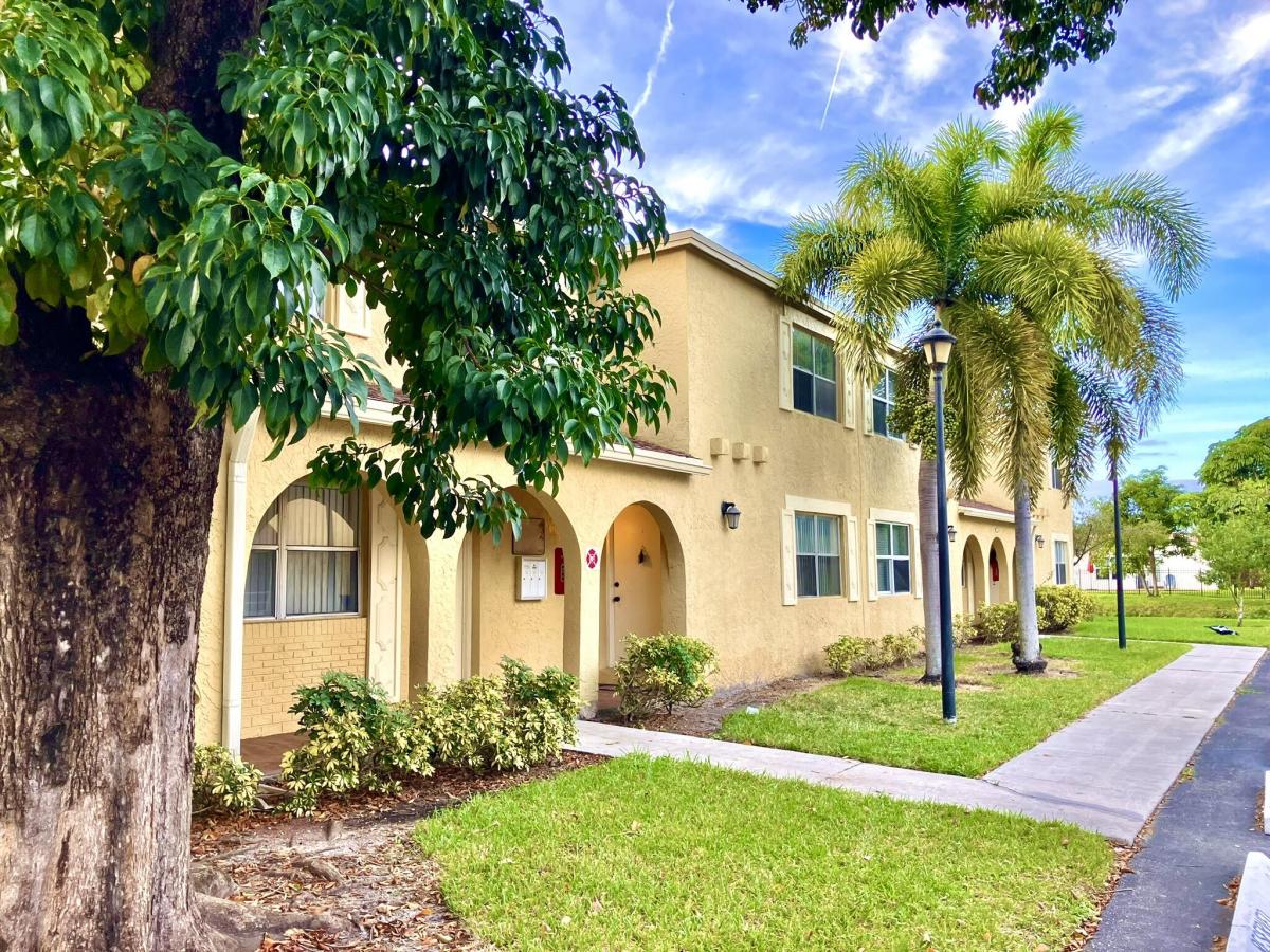 Picture of Condo For Sale in Coral Springs, Florida, United States