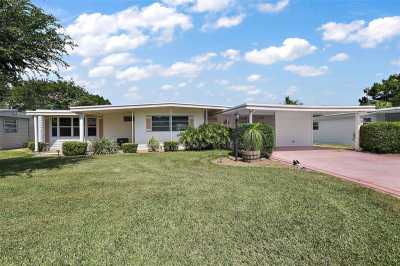 Mobile Home For Sale in Tavares, Florida
