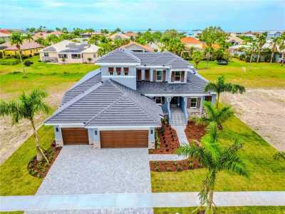 Home For Sale in Apollo Beach, Florida