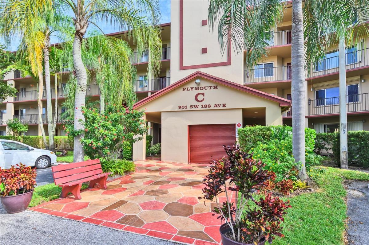 Picture of Condo For Sale in Pembroke Pines, Florida, United States