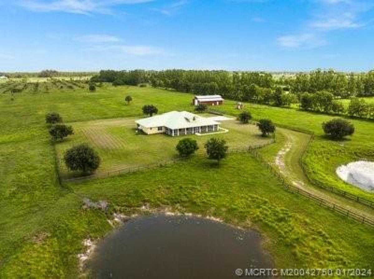 Picture of Home For Sale in Indiantown, Florida, United States