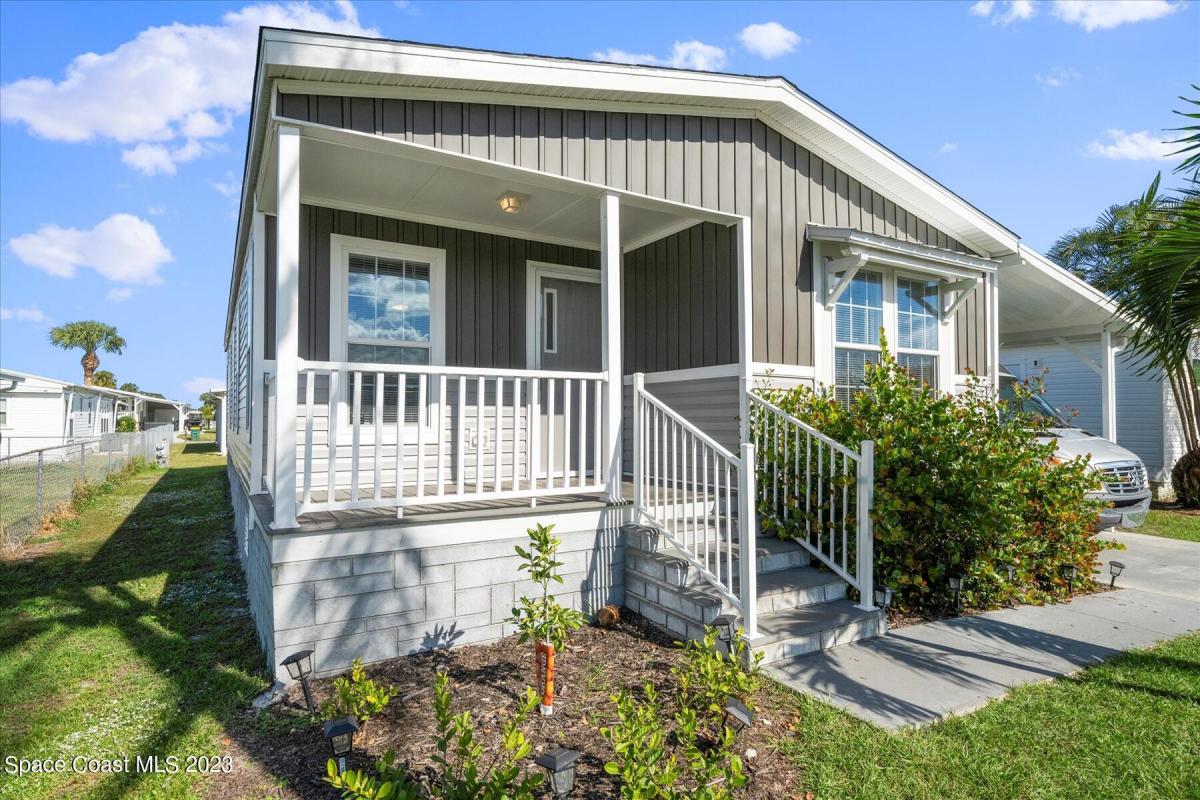 Picture of Mobile Home For Sale in Barefoot Bay, Florida, United States