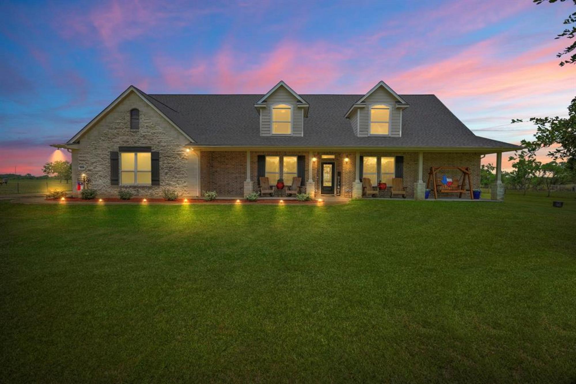 Picture of Home For Sale in Guy, Texas, United States