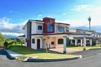 Home For Sale in San Isidro, Costa Rica