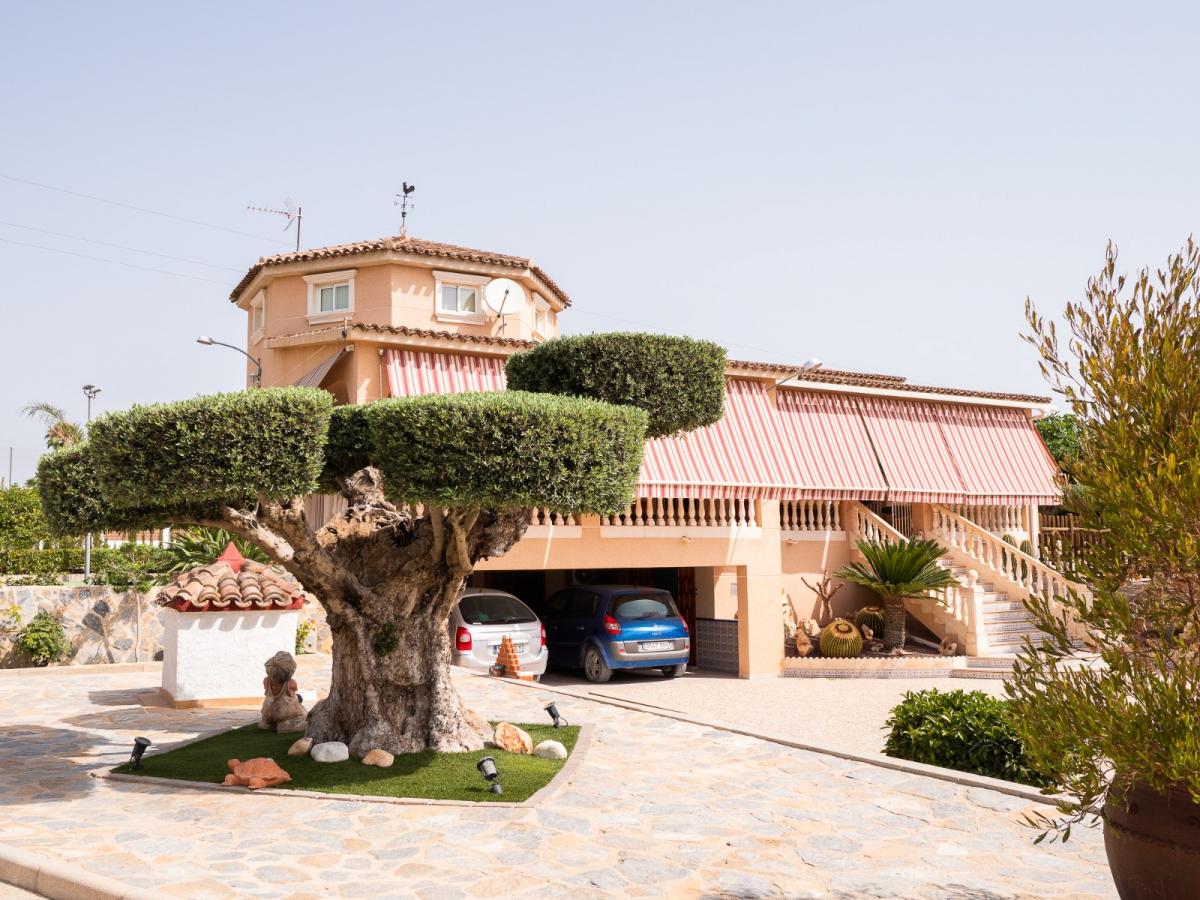 Picture of Villa For Sale in Elche, Alicante, Spain