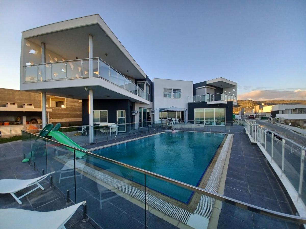 Picture of Home For Sale in Ayios Athanasios, Limassol, Cyprus