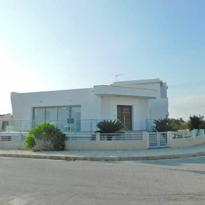 Home For Sale in Kissonerga, Cyprus
