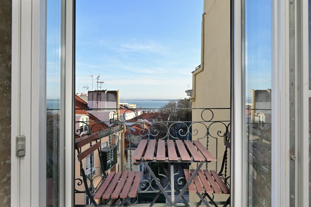 Picture of Condo For Sale in Lisboa, Lisboa, Portugal