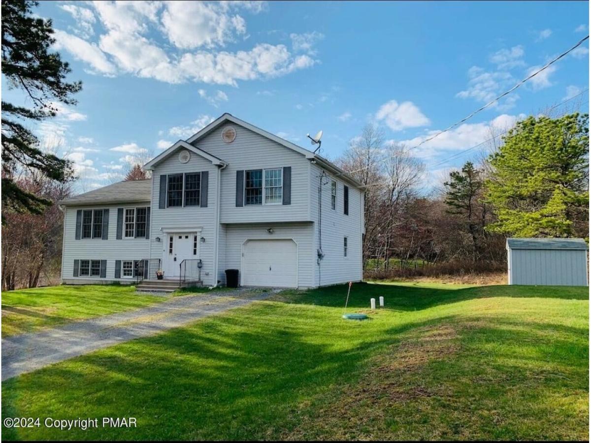 Picture of Home For Sale in Long Pond, Pennsylvania, United States