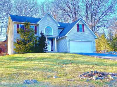 Home For Sale in Mount Pocono, Pennsylvania