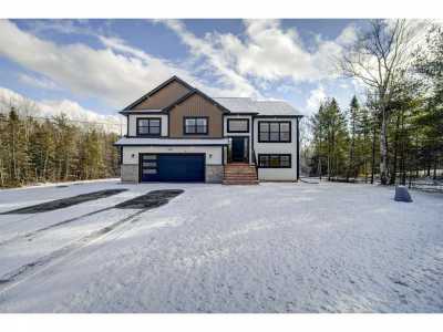 Home For Sale in Enfield, Canada
