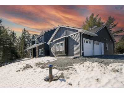 Home For Sale in Fall River, Canada