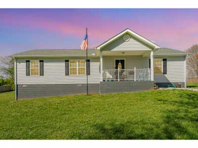 Home For Sale in Mc Minnville, Tennessee