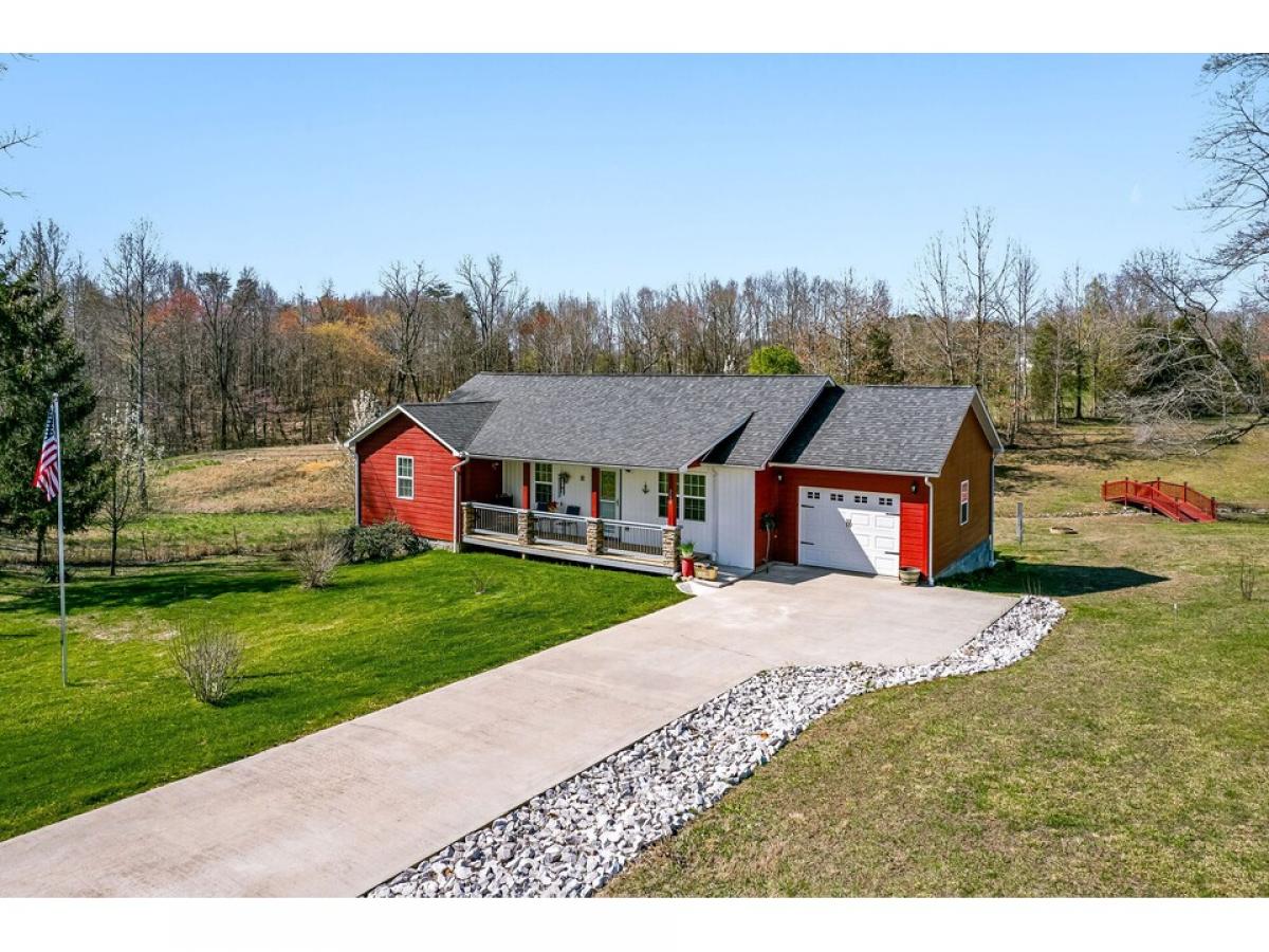 Picture of Home For Sale in Quebeck, Tennessee, United States