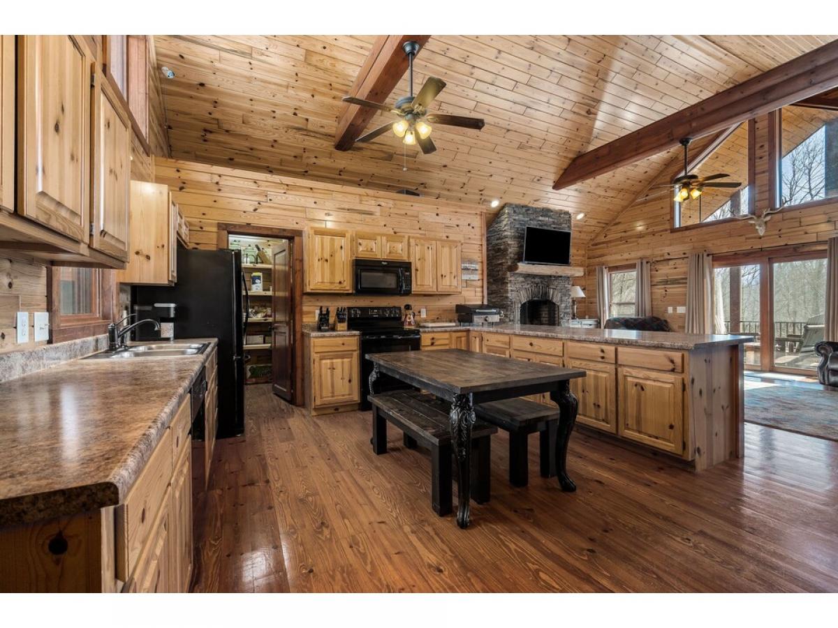 Picture of Home For Sale in Smithville, Tennessee, United States