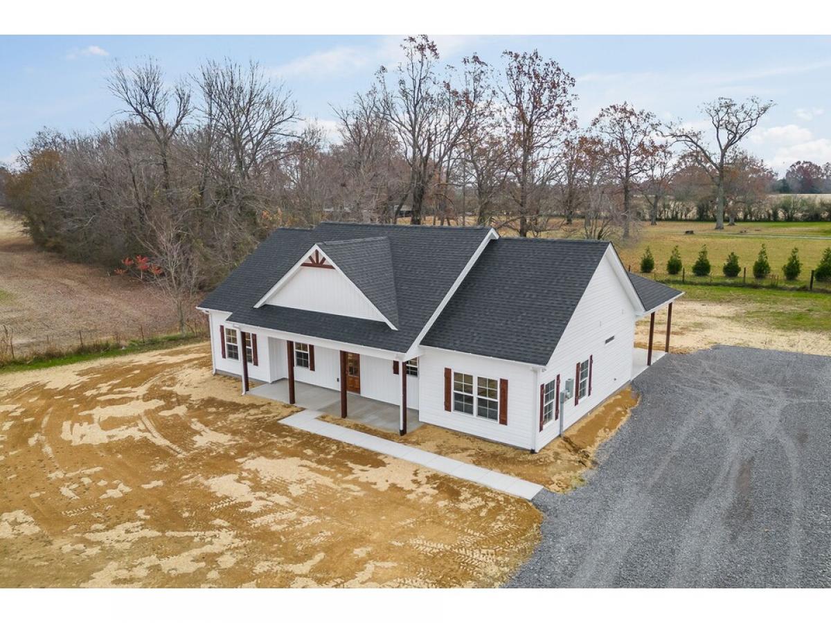 Picture of Home For Sale in Woodbury, Tennessee, United States